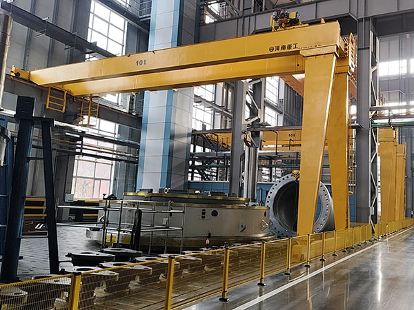 Полукозловой кран